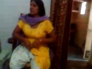 indian sex video eines indischen aunty zeigt ihre großen Brüste