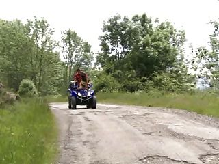 Outdoor Sex auf Quad und auf Klettern gefährliche Troia Culo