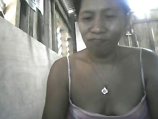 Filipina Mom Cherry Corsen Zeigt Ihre Nippel Auf Cam