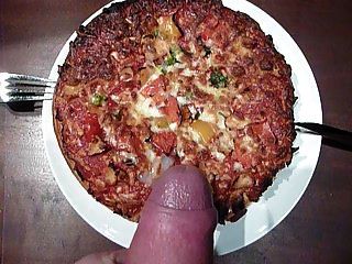 cum auf pizza
