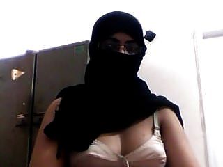 desi hijab sehr große titten webcam gebet moslemischer arsch süß